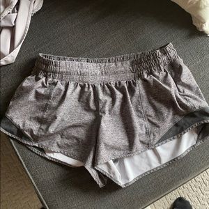 Lululemon Hotty Hot shorts 2.5”